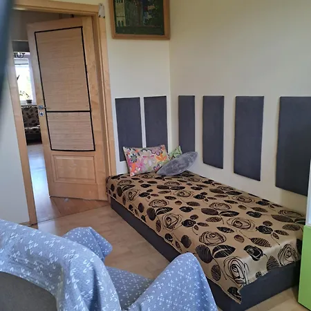 W Domu Z Oranzeria I Sniadaniem Вроцлав