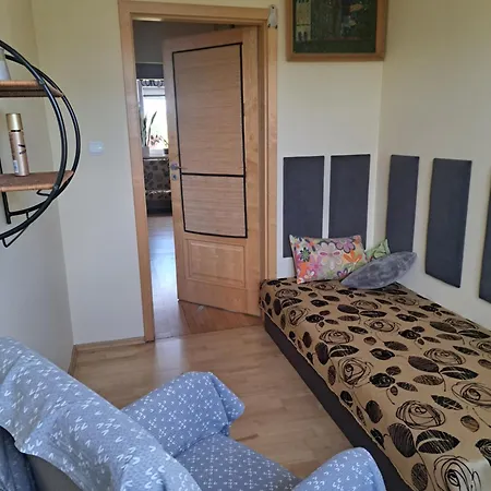 Pokój W Domu Z Oranżerią I śniadaniem